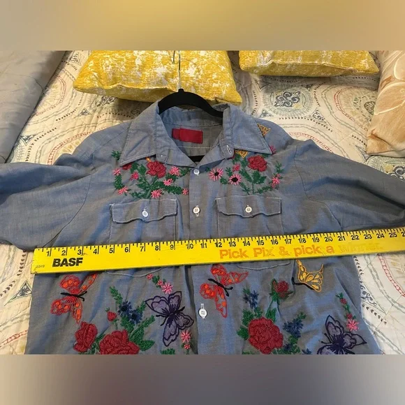 Embroidered Floral Women's Shirt - Picture 9 of 10